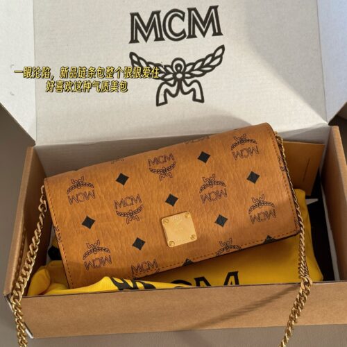 220 boxes
size：21*11cm
Mc.24 New Head Chain Bag
Chain bag paired with bronze logo
Handheld or crossbody