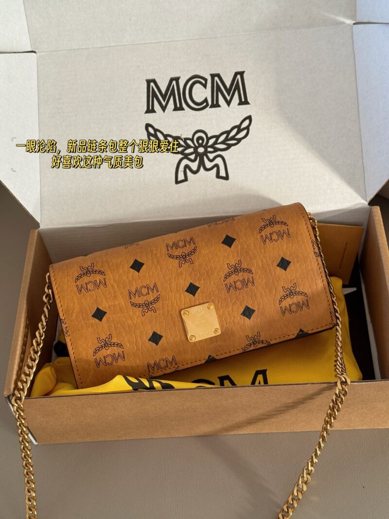 220 boxes
size：21*11cm
Mc.24 New Head Chain Bag
Chain bag paired with bronze logo
Handheld or crossbody