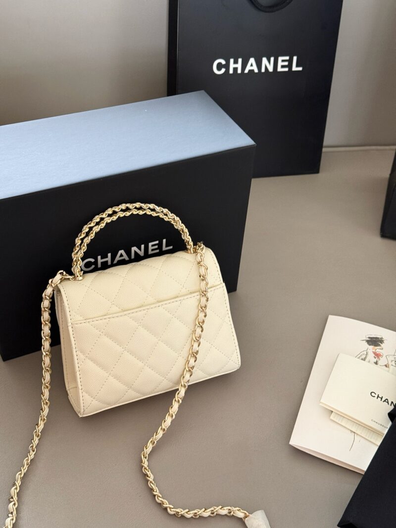 215 boxes
size：15*12cm
Xiaoxiang Family 23Kelly
This bag type is a whole love to live in
Can be carried by hand or slung diagonally
The caviar cowhide is too perfect!