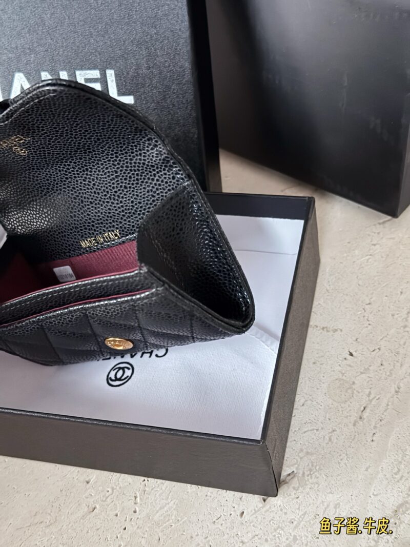 135 box
size：10*7cm
Xiaoxiangjia CF Card Bag
Black gold cowhide caviar
A small one
Can hold more than ten cards and a few cash cards
A particularly practical one!