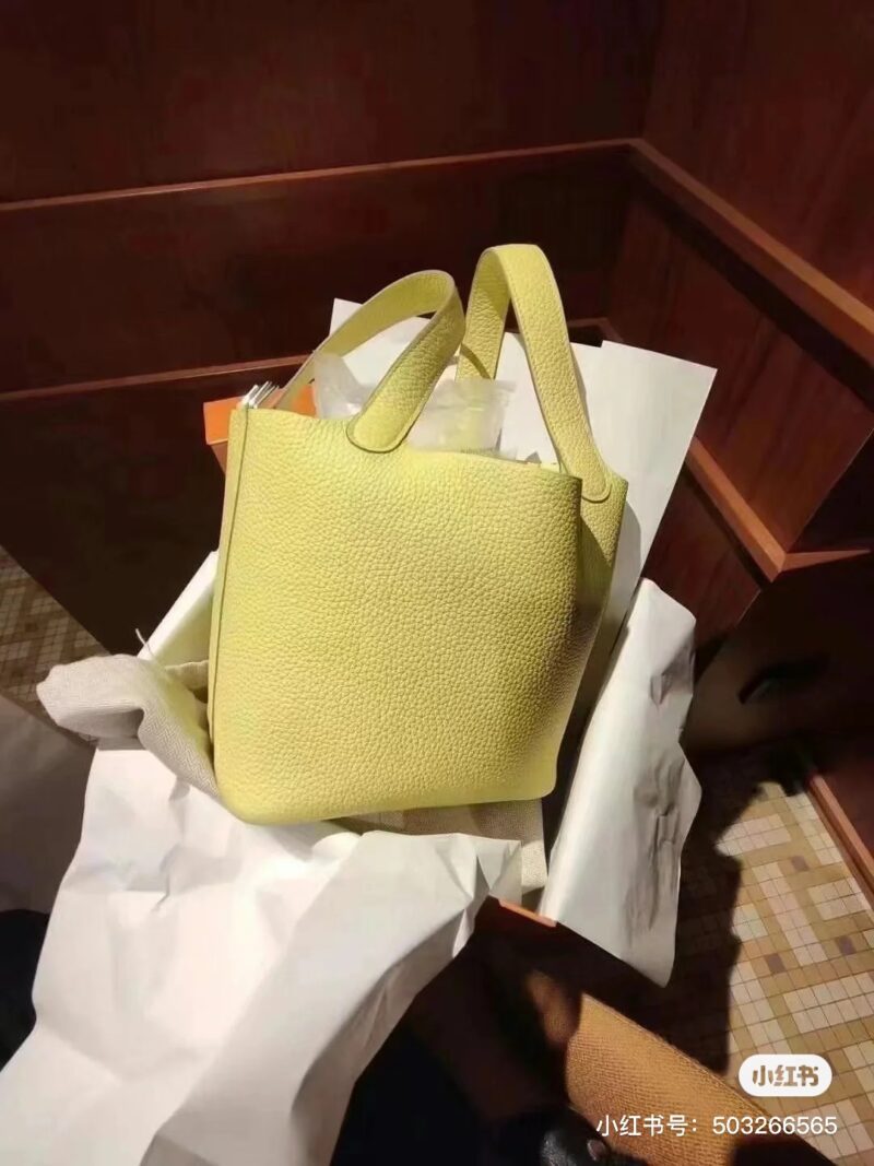 Chicken and yellow vegetable basket bag, soft and cute
This chicken yellow vegetable basket bag is really cute, refreshing, comfortable, and soft. It pairs well with scarves and small accessories to reduce aging and make it cute to carry.
It feels so...