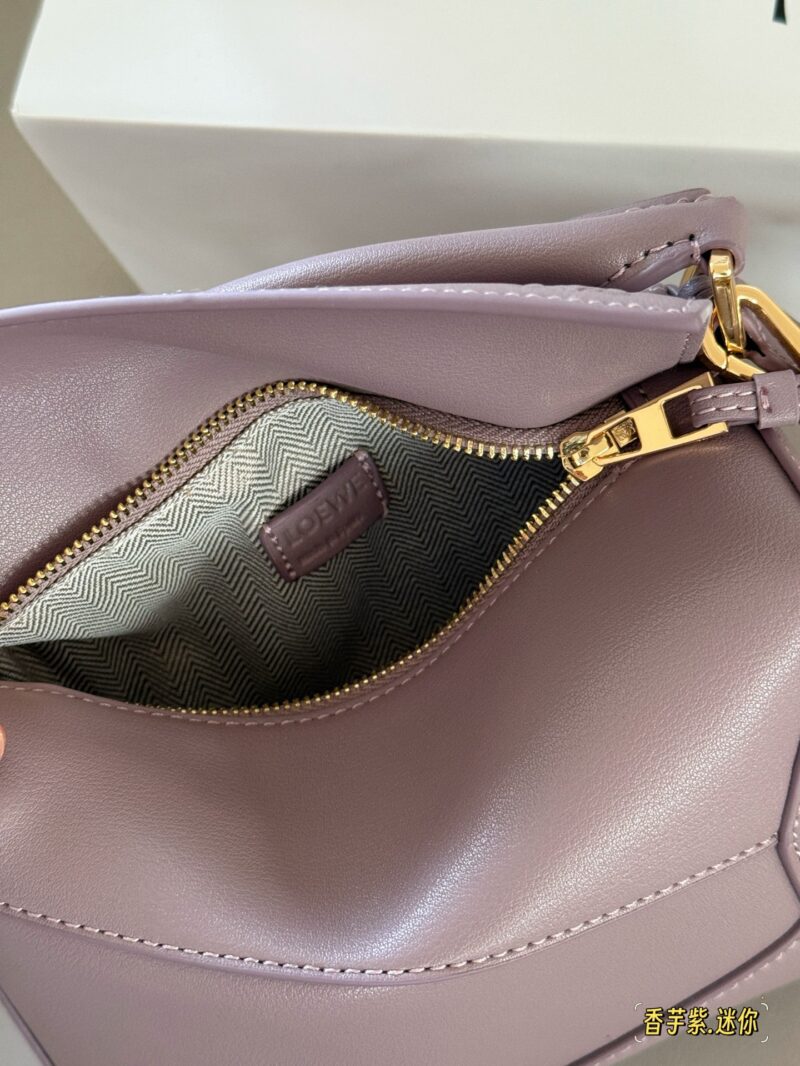 60ca08c451.jpg 235 box
Size: 18 * 10cm (mini)
Loewe Geometry Package Puzzle
Truly cannot be missed,
?? Cowhide quality!
Completely hold on!
Even high-level ones have to overflow