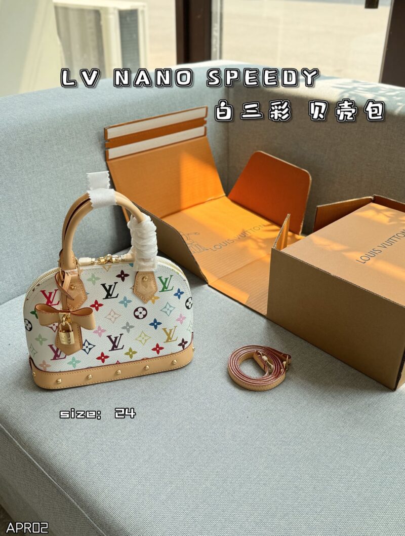 61678569fb.jpg 270 original single aircraft box
Original quality with pure leather steel hardware 163 jump code chip
size:24×17.5
LV x Takashi Murakami collaboration NANO SPEEDY white tri color shell bag Boston bag crossbody handbag chip version
Cool and cute, l...
