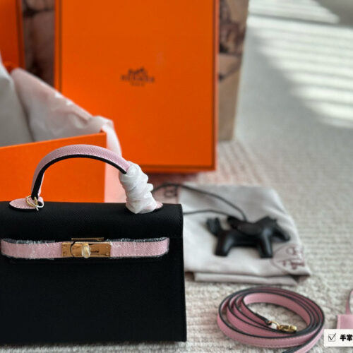 Color blocking ￥ 245
Leather Palm Pattern Gift Silk Scarf Pony Pendant Hermes Kelly Hermes Palm Pattern Calfskin, Material Imported, Size: 28cm. If you like this style, you must take it off. Original mold customization for shipment, hardware with lo...