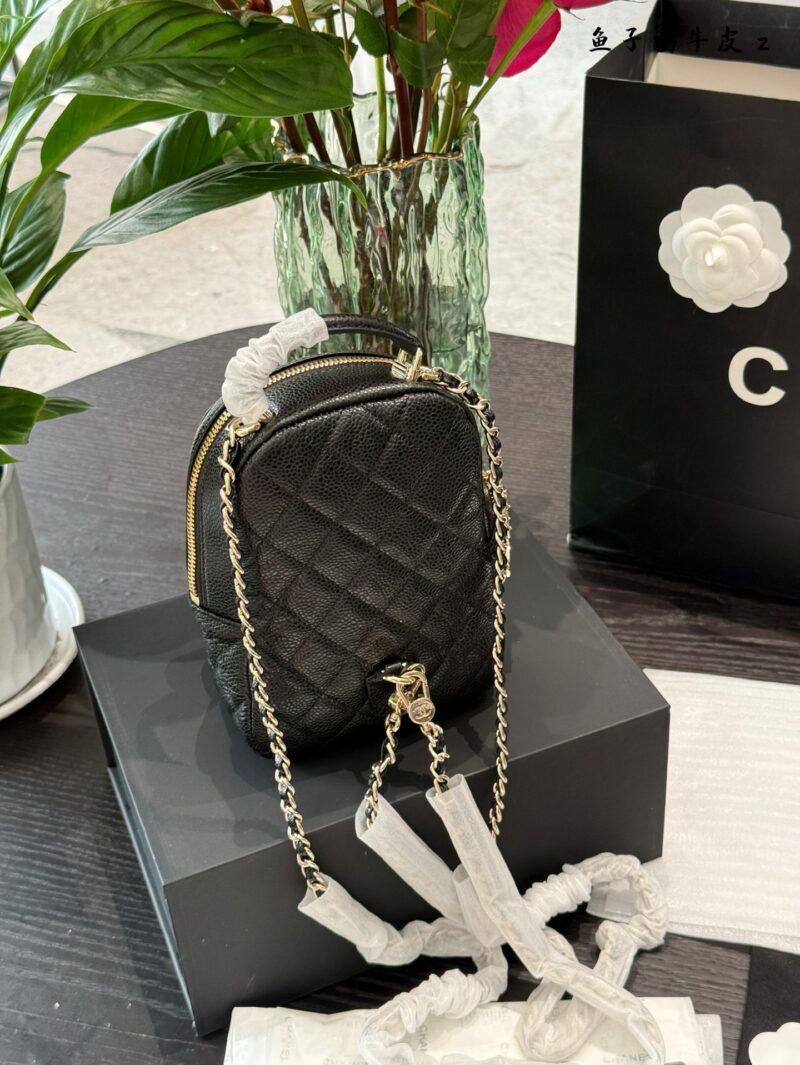61e220a0c2.jpg Caviar Cowhide P289
Chanel 24c is once again loved beyond measure
The Chanel 24c black and gold lychee patterned adjustable small shoulders embody the classic minimalist style of black and white
This time we started with versatile black
A treasure st...