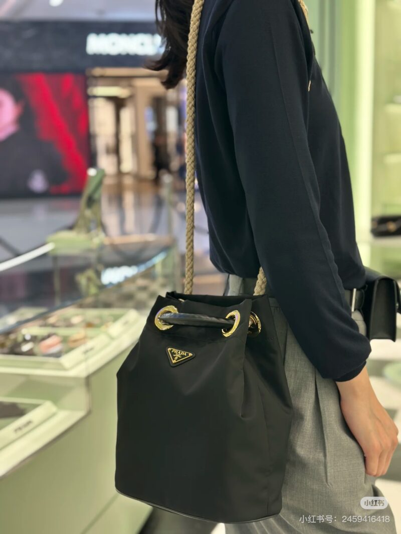 6285517ed7.jpg Can be worn on one shoulder/armpit/crossbody/