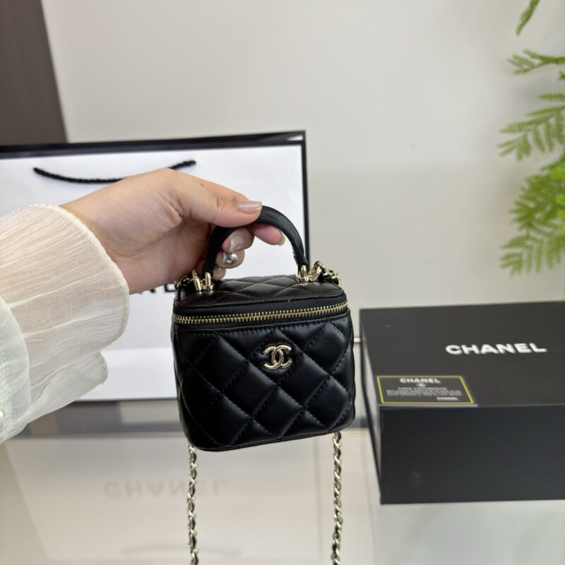 629080a70e.jpg (Folding box)
Chanel Box Bag
Handheld model ?
Fashionable and essential item, super exquisite
Size: Small size 11 * 8