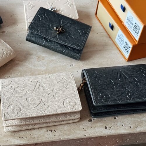 170 box cowhide
L's new cowhide milkshake white/gray wallet!
Do you dare to say that you can resist its aura
Great layout!