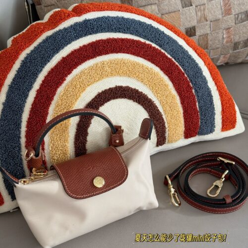 160 boxes
size：16*12cm
Purchasing level Mini Longxiang ??
Non market ordinary goods are paired with top layer cowhide ??
Even the fabric is produced by the original factory ??
The capacity is also quite good ??