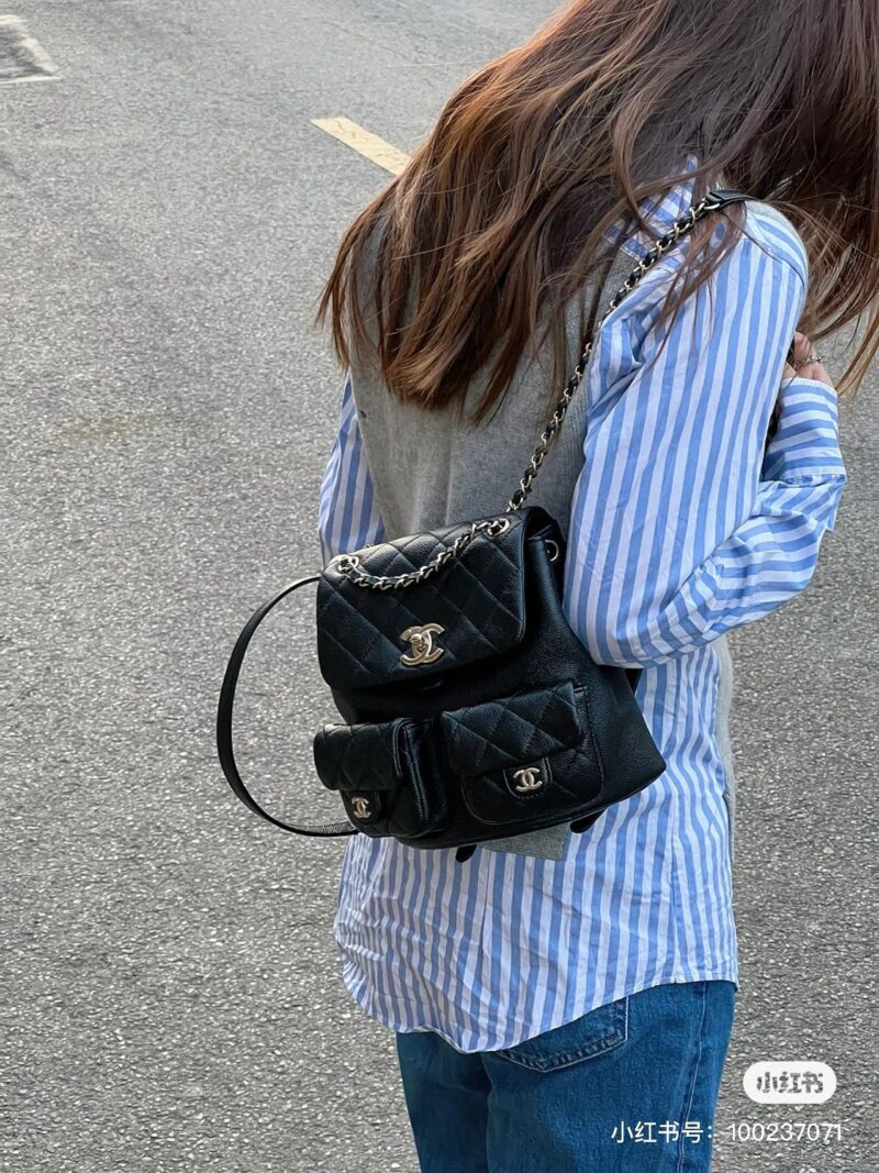 62becb96e9.jpg 23p Black Gold Little Frog
Cute love
The cutest backpack of the season
One shoulder can be carried by both shoulders