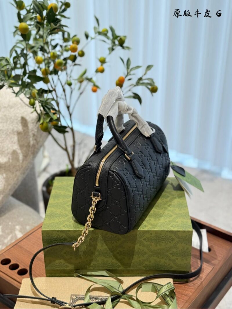 Gucci Boston
Shine brilliantly in the new series. The series reinterprets classic patterns with creative design and innovative features, injecting a touch of timeless fashion into daily styling. The super double G pattern is presented with eye-catchi...