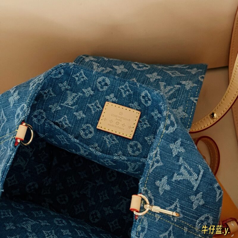 320 box
size：20*20cm
24 Spring L Home Denim Denim New Collection
Rocket at the beginning of the New Year
What a cute one
Vintage tannin backpack
Very suitable for summer y2k style, looking forward to living in summer!