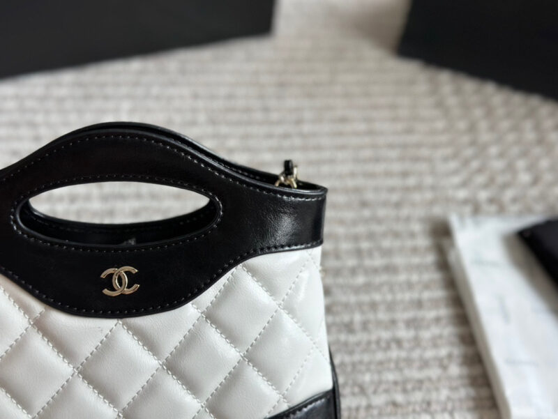 6369536ccf.jpg 215 box upgrade version
size:22*14.5cm
Xiaoxiangjia's 23a is worth buying
Cute and Loving Horizontal Version 31
Chanel has been replicated again
The new 31 bag model has released a mini size
Who can withstand this!
Xiaoxiang's true love fans must j...