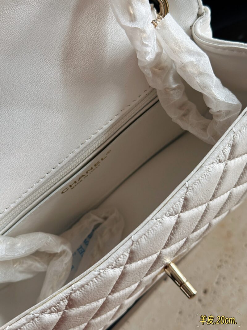305 295 box sheepskin
Size: 20 * 12cm (large)
18 * 13cm (small)
Xiaoxiangjia 25P New Manga CF
It's really beautiful .….
The physical object is super cute
Do you prefer white or black borders?