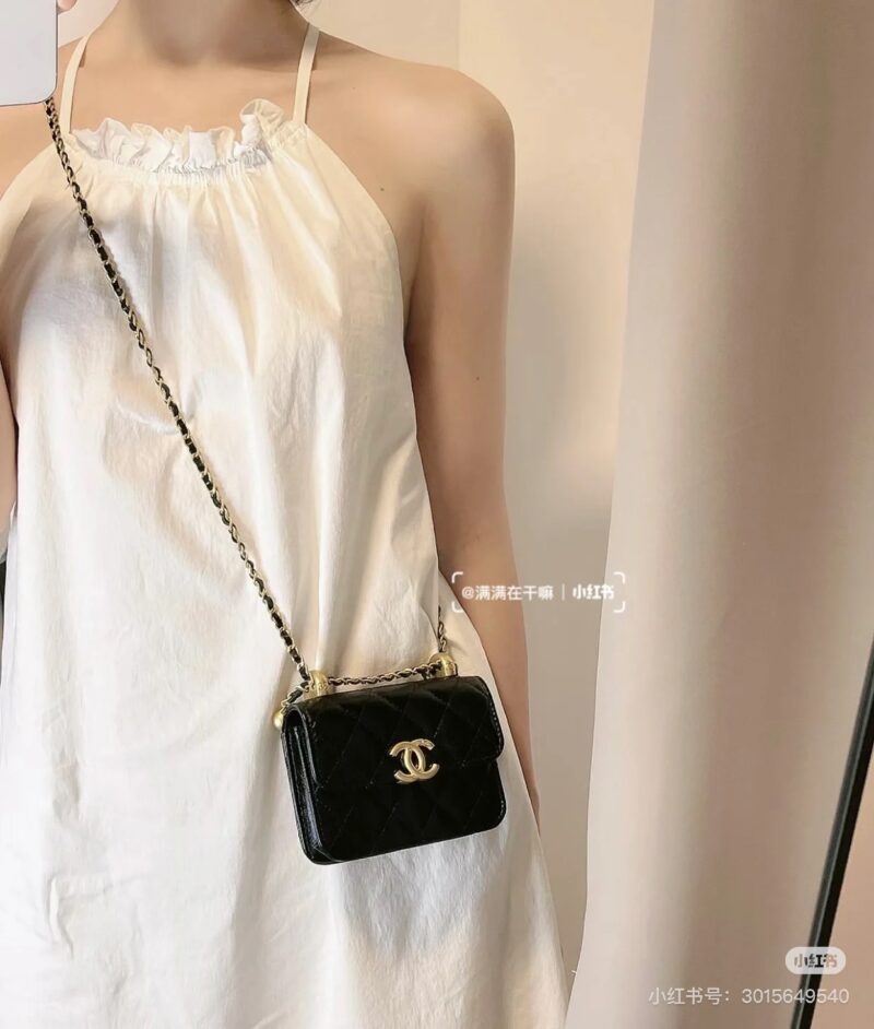 Chanel waist bag mini woc Chanel gold bead waist bag 10000+Chanel 2021 handmade workshop mini woc
The shoulder strap can be adjusted, it can be worn diagonally, and it can be used as a waist bag
Xiao Jinzhu, very versatile
A must-have concave shape
I...