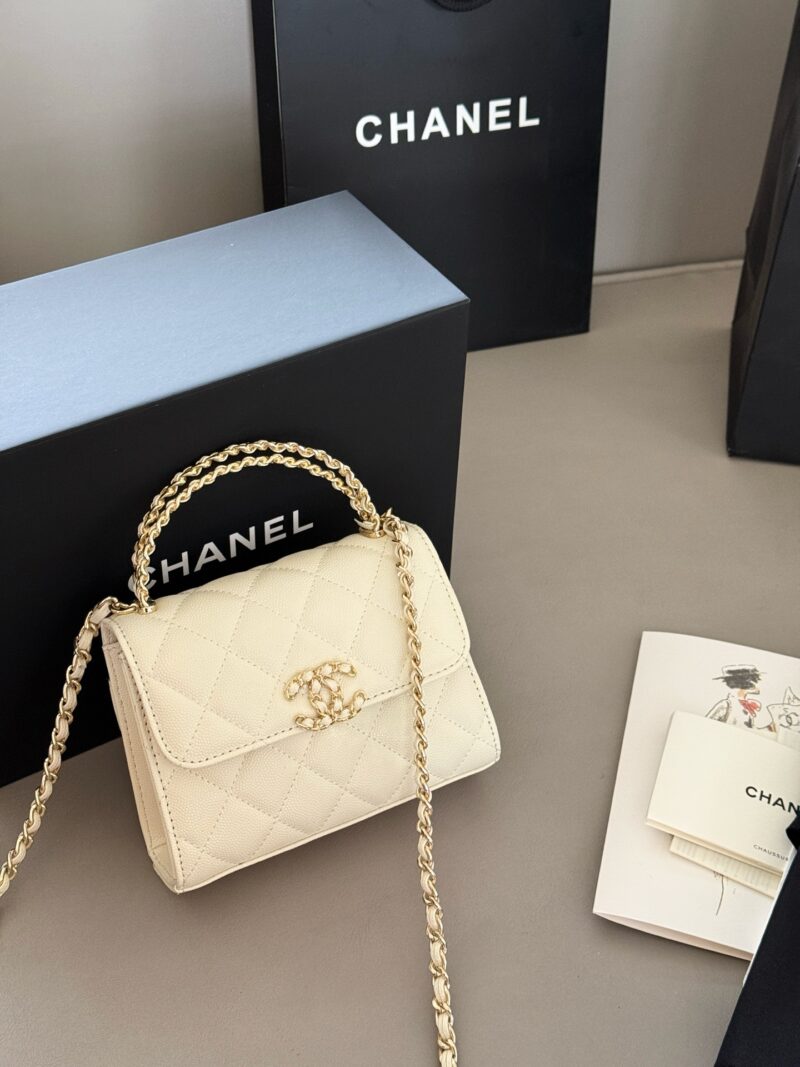 215 boxes
size：15*12cm
Xiaoxiang Family 23Kelly
This bag type is a whole love to live in
Can be carried by hand or slung diagonally
The caviar cowhide is too perfect!