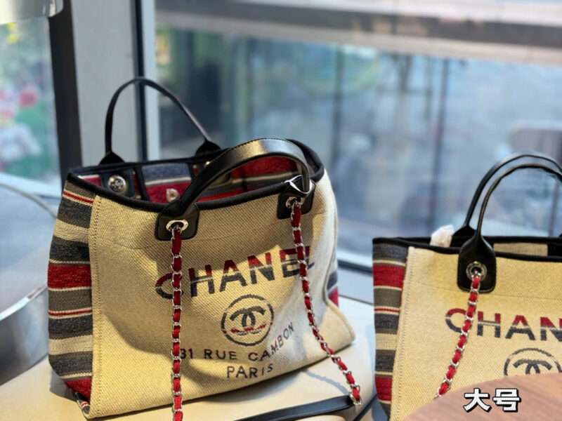 280 280 without box
Size: 38 * 30cm (large)
33 * 25cm (small)
Xiaoxiangjia Cowboy Beach Bag ?
Arrange it! Arrange it!
This beach bag released this year is so beautiful!
More advanced