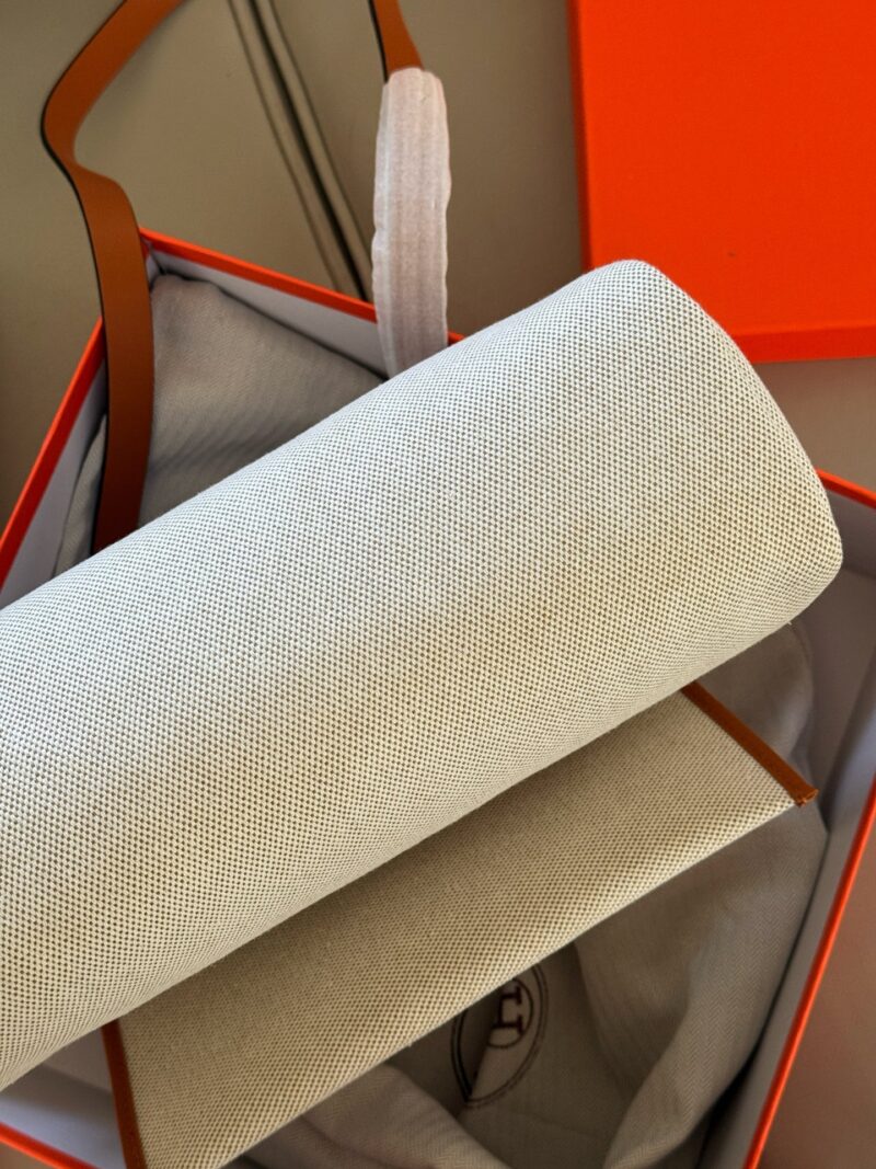 270 boxes
size：31*26cm
Hermes handbag
Canvas shopping bag ?
A bag that is easy to pack in physical form
Recently, I have been carrying my back while traveling
There is texture! Super advanced!
Its capacity is very friendly