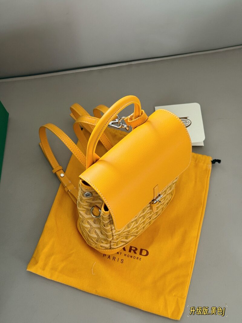 65d40bd358.jpg 205 leather matching
size:20*23cm
Alpin mini Goryard that never gets tired of carrying
Goya backpack
It has a very light weight!
The single shoulder and double shoulder method can also be switched freely
The casual and fashionable feeling of mini s...