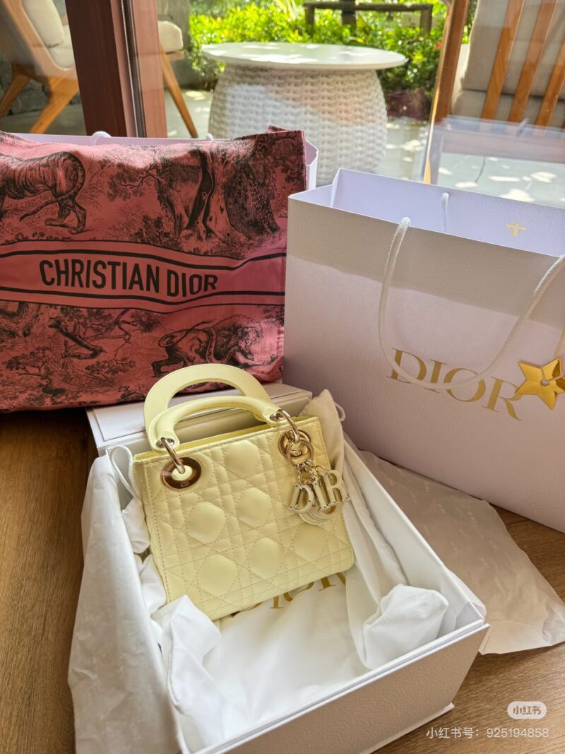 65e41fad0d.jpg Dior 3 Queen Bag