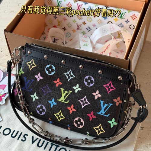 260 box upgrade version m
size：22*13cm
L Murakami Takashi | Black Tri Color Mahjong Bun
Finally arrived!
Mahjong bag shoulder strap, armpit back looks great!
Who really sees who falls in love
The feeling of sinking at a glance upon seeing the physi...