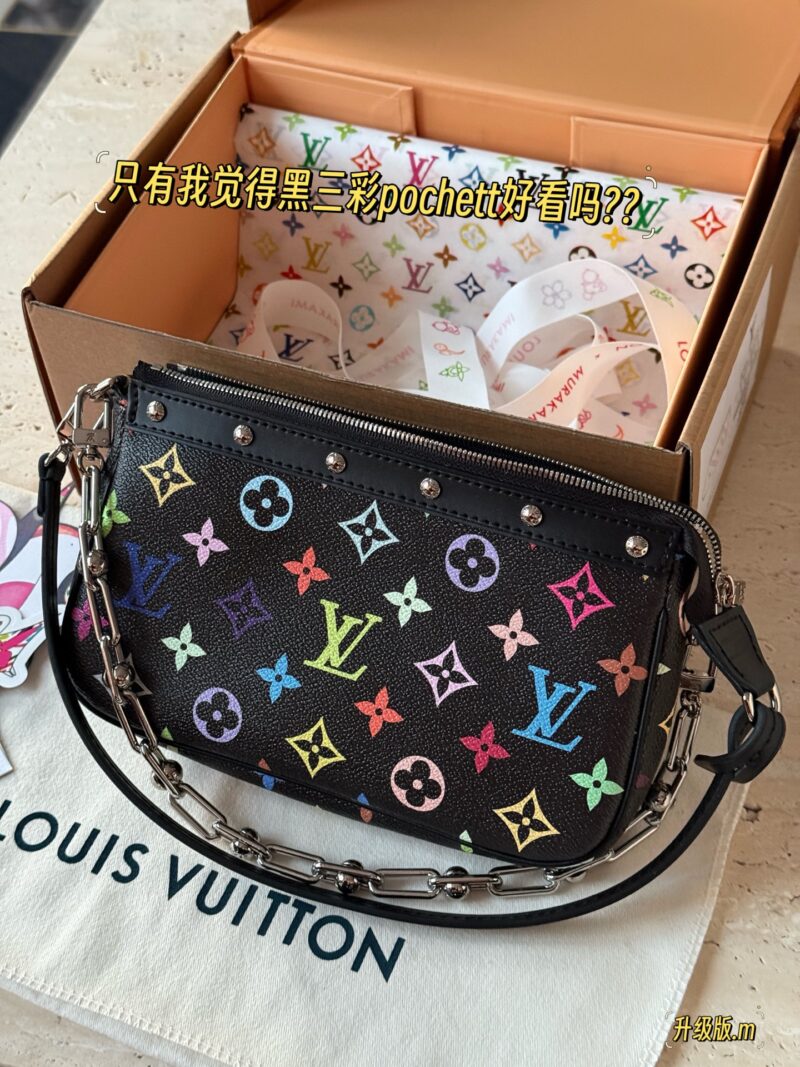 260 box upgrade version m
size：22*13cm
L Murakami Takashi | Black Tri Color Mahjong Bun
Finally arrived!
Mahjong bag shoulder strap, armpit back looks great!
Who really sees who falls in love
The feeling of sinking at a glance upon seeing the physi...