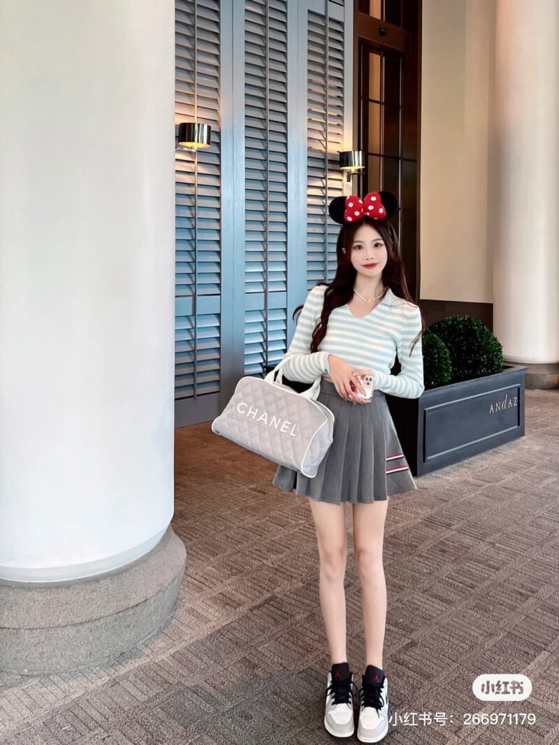 65f690427e.jpg Chanel bowling bag