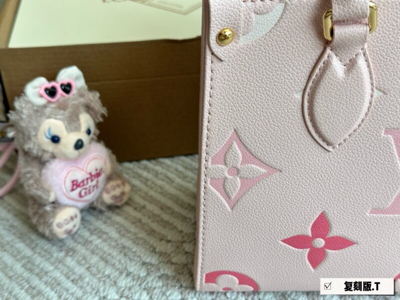 260 fold
Size: 25 * 20cm (small)
Excellent quality, understand the goods ??
The entire bag is made of cowhide quality
It's really too advanced!
Ice cream color/This color is so stunning!
Search Lv on the go shopping bag