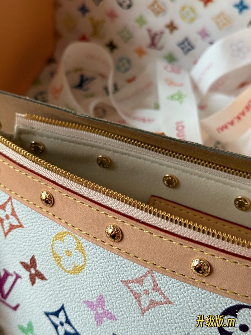260 box upgrade version m
size：22*13cm
L Murakami Takashi | White Tri Color Mahjong Bun
Mahjong bag shoulder strap, armpit back looks great!
White tri color mahjong bag,
Who really sees who falls in love
The feeling of sinking at a glance upon seei...