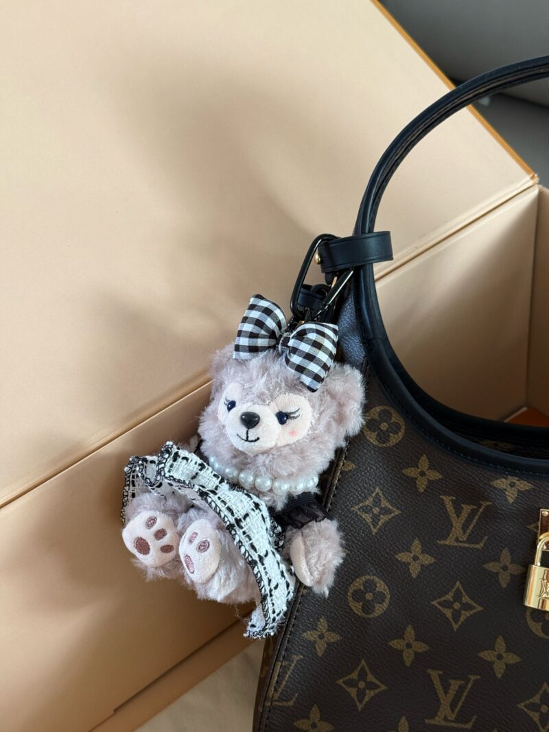 6747831b6a.jpg 250 boxes with dolls
size:25*17cm
L's new ThedropPM
It's not too advanced
A vintage armpit bag (vegetable basket) that falls at a glance
Combining various styles of styling with pine~
A style that fashionistas cannot miss out on
