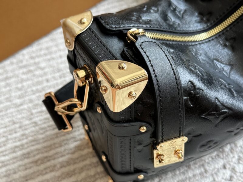 67c6d44fa9.jpg 260 replica version
size:23*16cm
Super time and space explosive product
Lv 25 Rocket new bag trunk
Gu Ailing's fashion show small soft box has finally arrived!!!
Super Western style upupupup
Search Lv Soft Box (Box)
Complete packaging