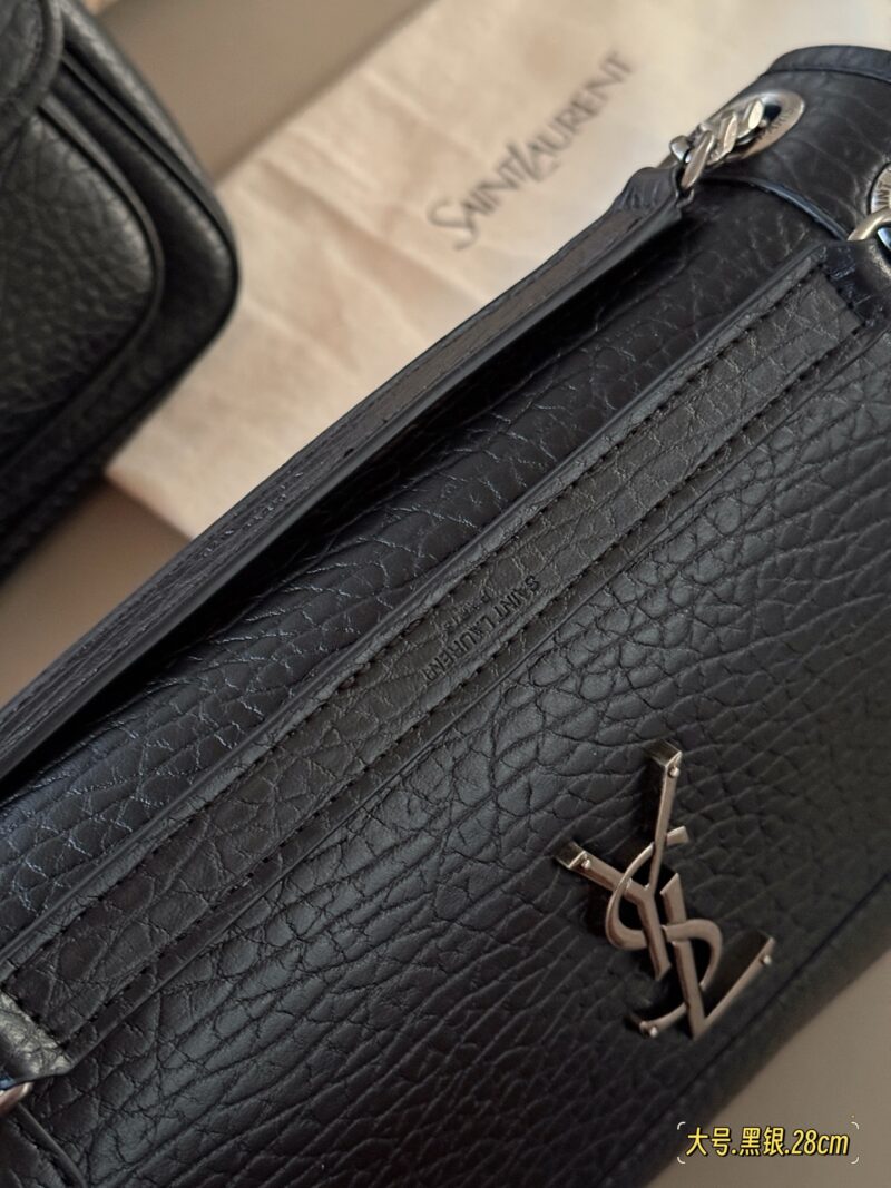 67f118de58.jpg 230 240 without box
Size: 22 * 18cm (small)
28 * 22cm (large)
The long-awaited
The magic stick Nikki has finally reached a new size
High order version Nikki
YSL Nikki leather material has a soft and sticky texture ??
Highly recommend Niki from ou...