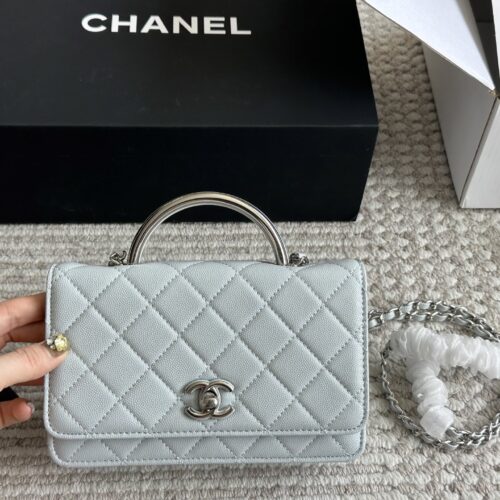 230 boxes (caviar cowhide ma)
size：20*13cm
Xiaoxiang Family Wealth Bag
New controller
The most aesthetically pleasing WoC/metal handle
You must arrange for yourself
The latest model of 25ss!