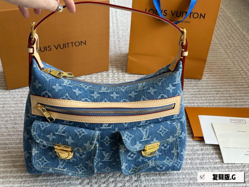 689c2f037b.jpg 275 boxes
size:30 22cm
L's jeans are perfect for summer
I really like the tannin series
Sufficient capacity,
Soft and not afraid of pressure,
Color resistant and stylish!