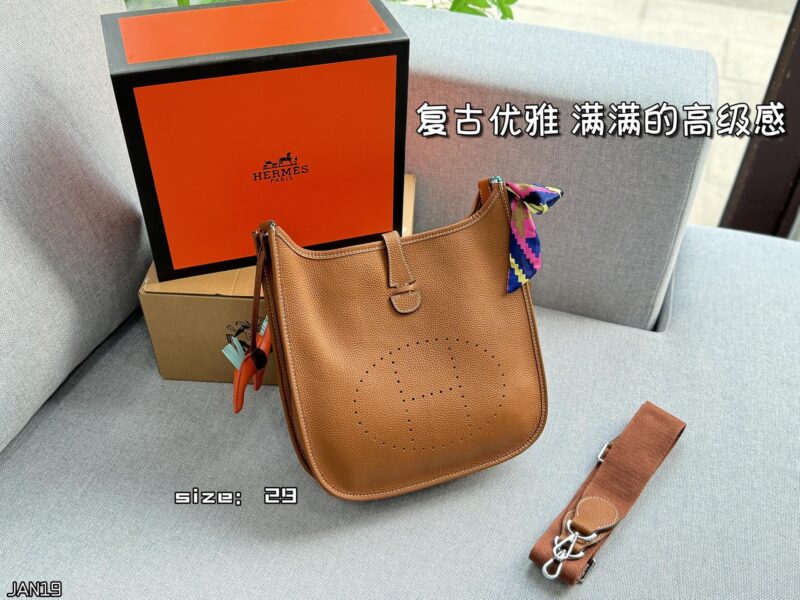 Color card ??
Hermes Evelyne 29 III bag, Evelyne bag, single shoulder crossbody bag