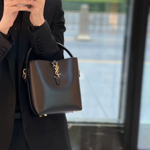 Handheld and crossbody are highly recommended ??