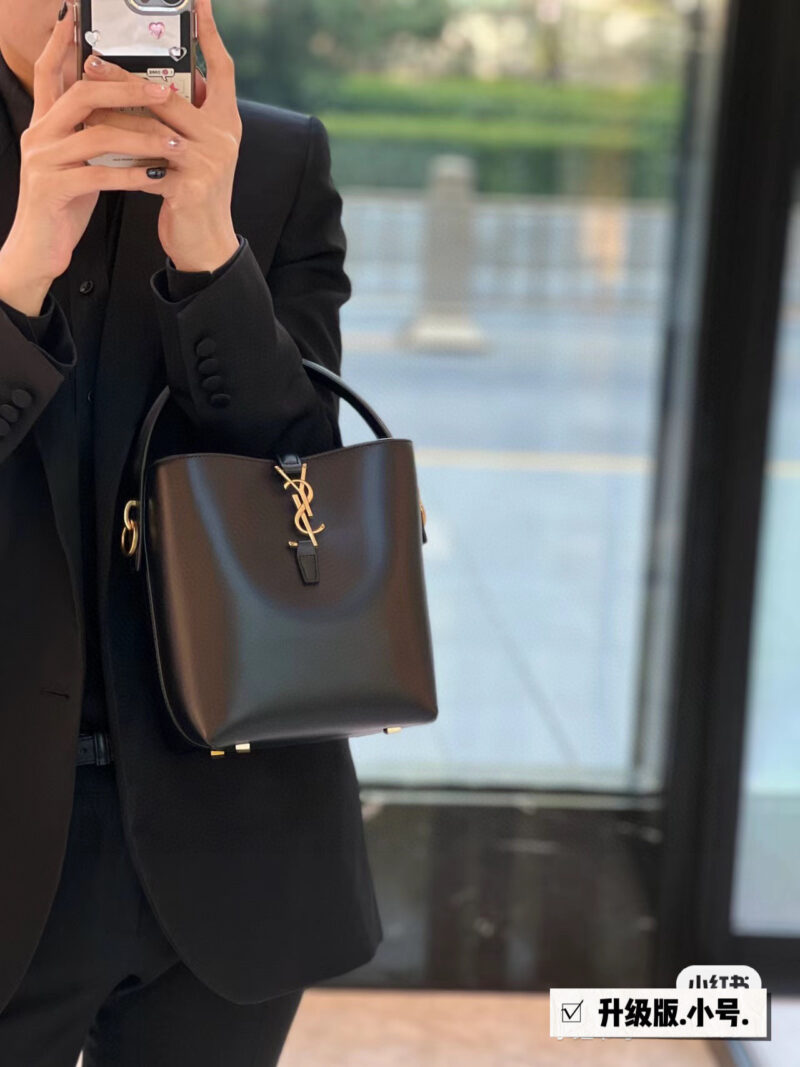 Handheld and crossbody are highly recommended ??