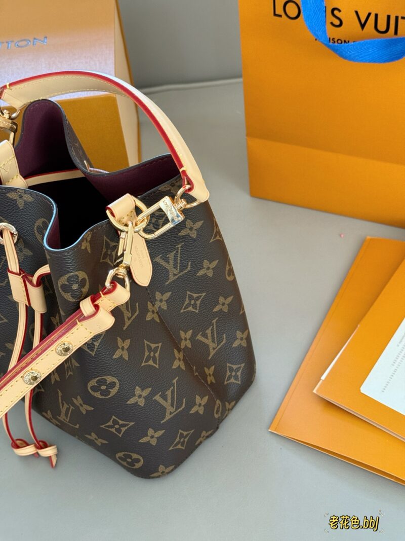 696ab13644.jpg 225 boxes
size:21*21cm
L Home BB Neonoe Small Bucket
The upper body doesn't look too good
Cross shoulder, single shoulder, hand-held!
All steel hardware Noe bucket
The new size is really nice
Search for Lv bucket bag