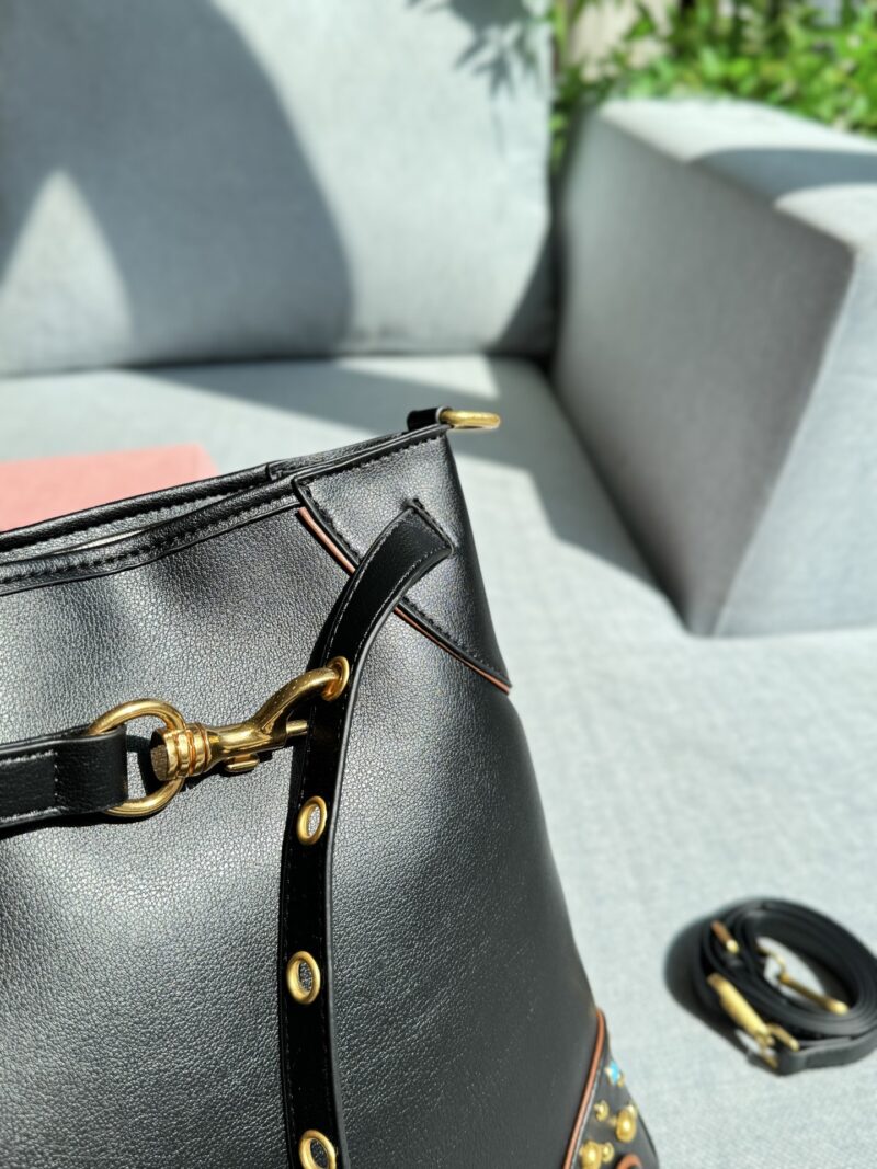 6976ddba9d.jpg 235 Heaven and Earth Cover
size:31×31
MIU MIU Riveted Underarm Bag Used Bag
Miu Miu turquoise hobo armpit bag
Miu should only exist in the sky | Ethnic style Miu Miu medieval bag
MiuMiu ethnic style armpit bag
First encounter
The kind that must be...
