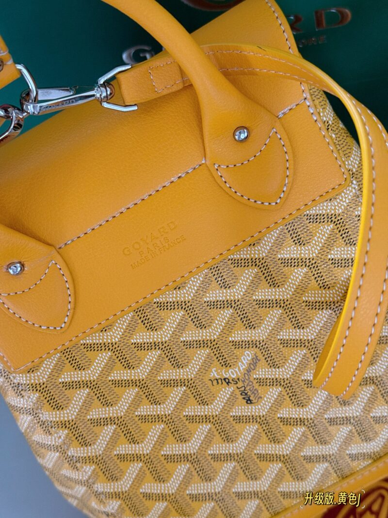 69940314d9.jpg 205 leather matching
size:20*23cm
Alpin mini Goryard that never gets tired of carrying
Goya backpack
It has a very light weight!
The single shoulder and double shoulder method can also be switched freely
The casual and fashionable feeling of mini s...
