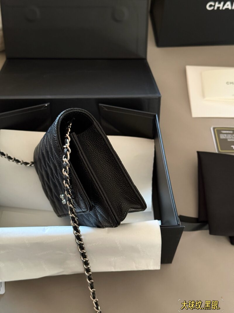 240 Pack
size：20*13cm
?? COW LEATHER
Xiaoxiang Family Wealth Bag
Woc Wealth Pack, can have
You must arrange for yourself
Chanel's wealth bag is the most frequently used one in Grandma Chanel's bag