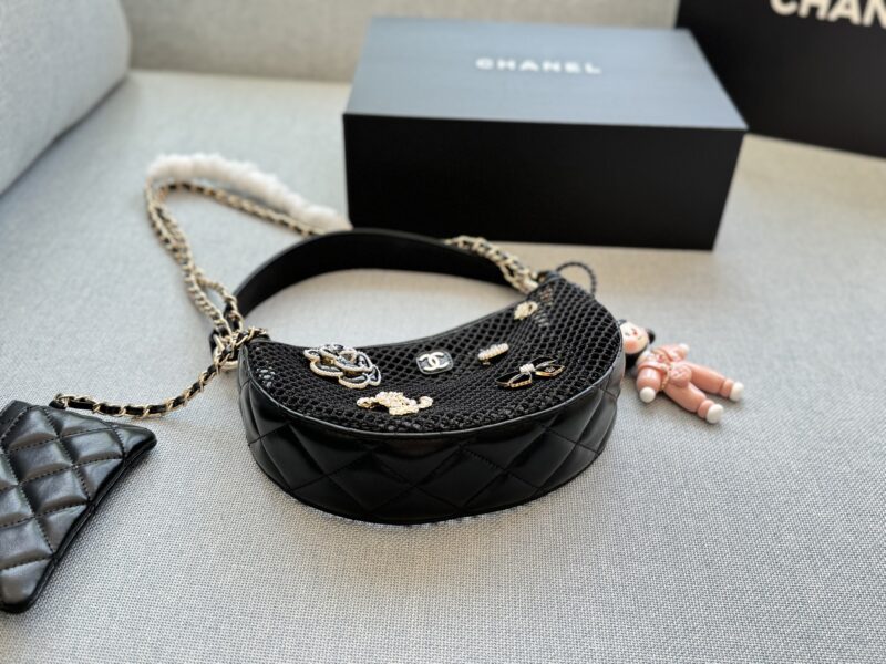 6a22e182c5.jpg 230 folding box ? Pendant
size:21×15
CHANEL 25S fishing net badge brooch bag armpit bag handbag shoulder bag mesh bag baozi mother bag
Cool and cute~
Perfect for summer~
It's really, really, really exquisite
The slightly larger one has a chain t...