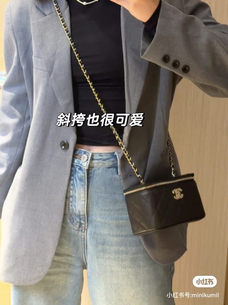 Chanel diamond buckle small box bag