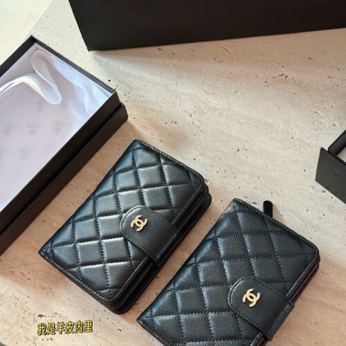 165 boxes
size：15.5*11cm
Xiaoxiangjia caviar cowhide/sheepskin medium long clip
Chanel Wallet
?? Full leather inside and outside!
?? top layer leather!
A daily change and card that is sufficient for going out!
The packaging is very high-end...