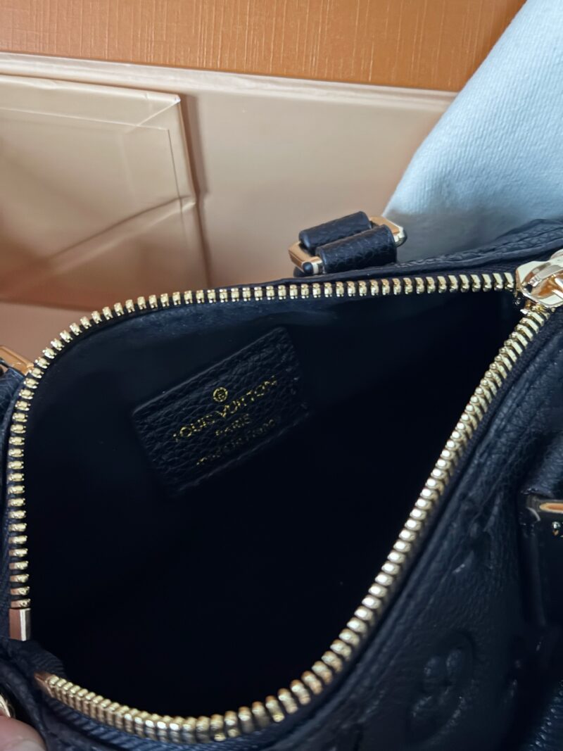 6ac2bade48.jpg 205 box
Size: 16 * 10cm (mini)
L Home Speedy Nano
Experience the joy of Nano together~
Carrying a small bag, I really love it, love it~
Search: Lv nano