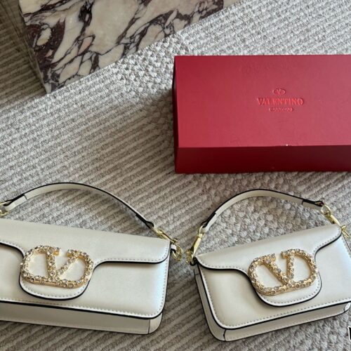 220, 135 box sets
size：20 9cm 
26 17cm
Valentino New Product!
Who can refuse a style
Dressing for spring, summer, autumn, and winter
Everything is completely fine~