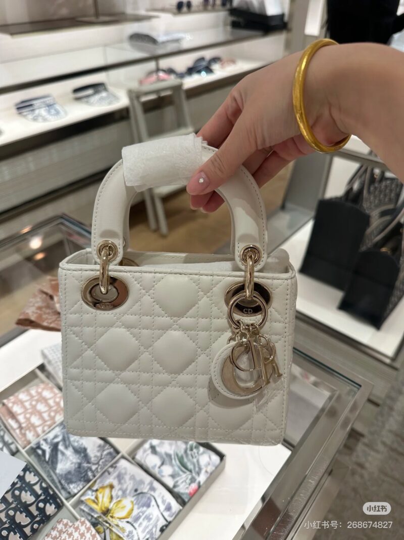 6b3195bbb0.jpg Dior lady pearl white