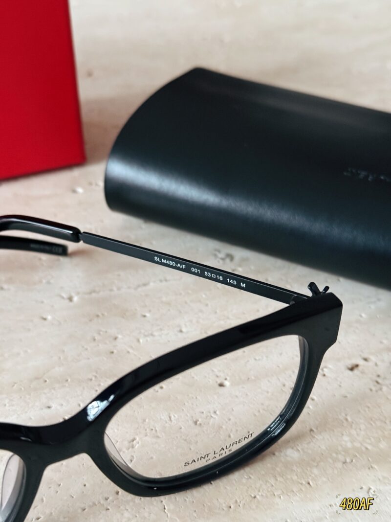 6b9417ec90.jpg 210 Pack
Naked glasses, I call them the goddesses of bare skin!
Saint Laurent capsule series M480 plain glasses
An essential natural beauty tool, Rose's same style glasses
·Classic YSL brand logo embellishment, overall simple yet recognizable