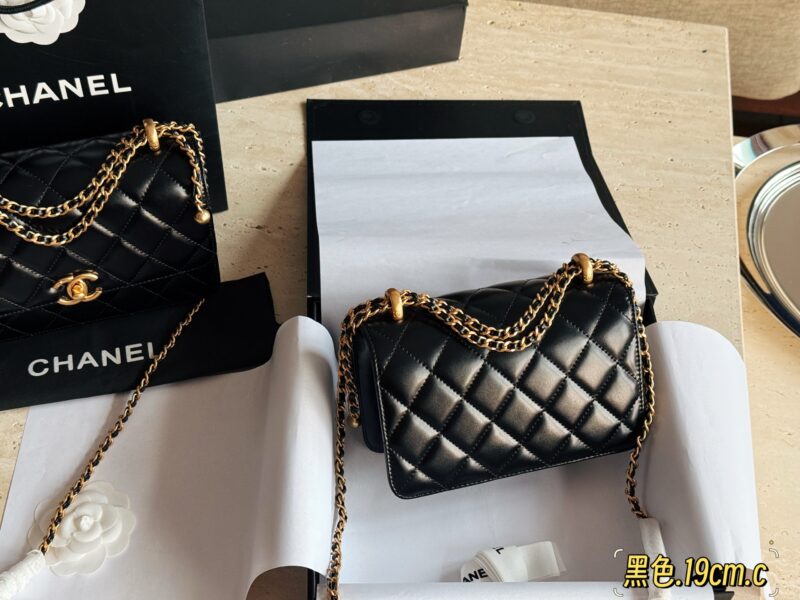 6bd9b33953.jpg 250 255 with packaging
Size: 19 * 13cm (small size)
22 * 15cm (large size)
Xiaoxiang Family Double Ball WoC
Your upper body is full of immortal energy!
The smooth skin feels super comfortable to the touch
Design of Double Bead Chain
Can I freely adju...