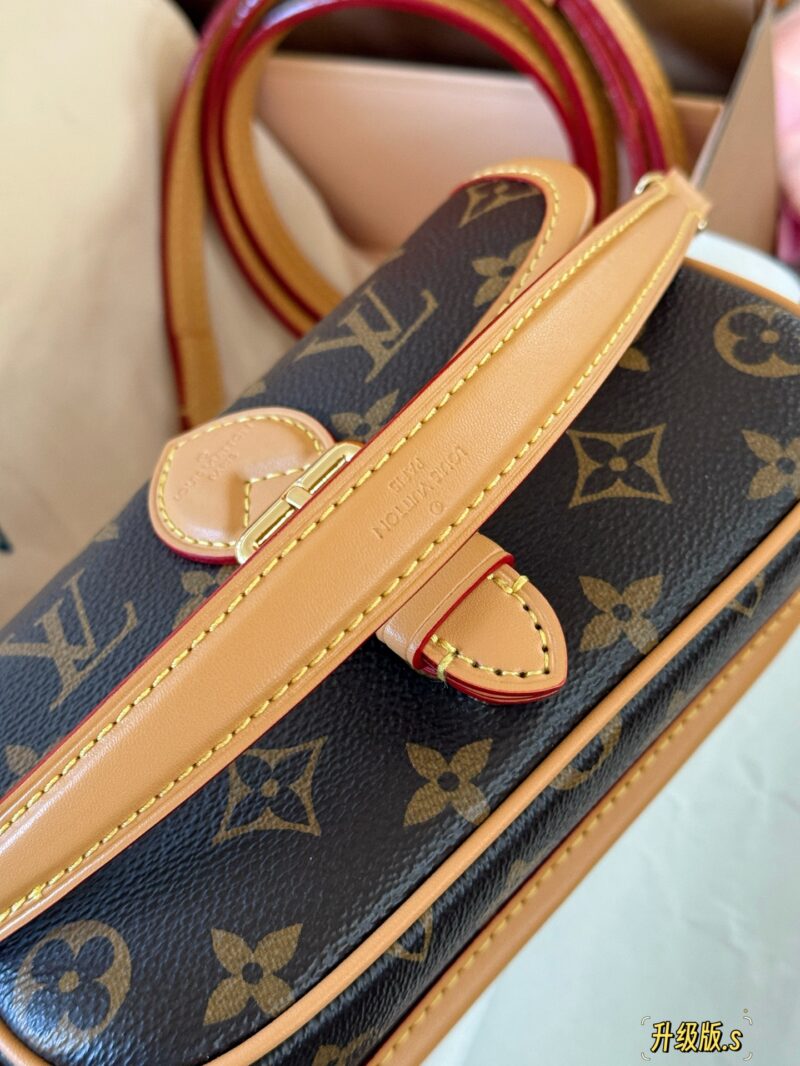 6be78060cf.jpg 225 box upgrade version
size:19*11cm
L Family Diane Stick
Nano size has arrived
I can't believe it!
A huge and gentle magic stick
It's perfect for me. It's not about height at all, small yet exquisite, simple yet extraordinary.